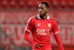 Joshua Brenet tijdens zijn debuut voor FC Twente