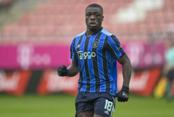 Brian Brobbey in het uitshirt van Ajax