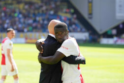 Brian Brobbey met Erik ten Hag
