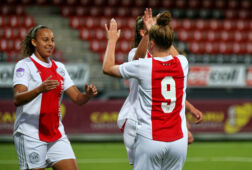 Chasity Grant na een goal