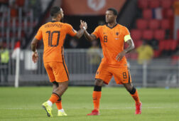 Memphis Depay en Georginio Wijnaldum bij het Nederlands Elftal