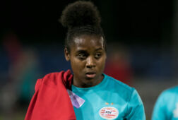 Vanessa Susanna in het shirt van PSV