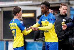 Jhondly van der Meer komt in het veld voor Nick Doodeman