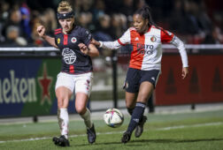 Beau Rijks met hoofdband in actie voor Excelsior