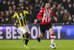 Davy Pröpper in actie tegen Vitesse