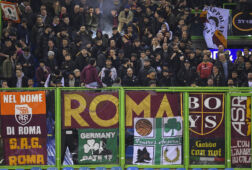 Supporters van AS Roma in de Gelredome