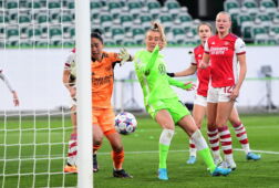 Jill Roord maakt de 1-0 tegen Arsenal