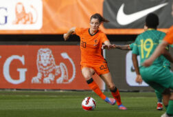 Dominique Janssen in het duel met Zuid-Afrika