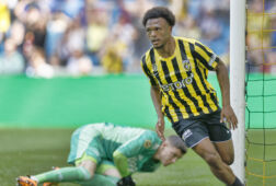 Loïs Openda na een goal tegen Ajax