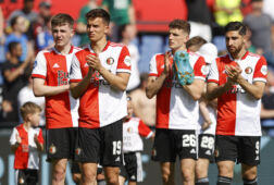 Feyenoorders na de verloren thuiswedstrijd tegen FC Twente