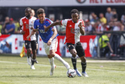 Luis Sinisterra in duel met Mees Hilgers