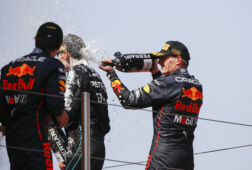Max Verstappen viert zijn overwinning in Spanje