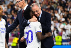 Florentino Pérez met Vinicius Junior