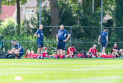 Ron Jans bij eerste training