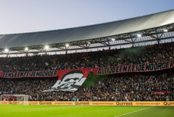 Spandoek in De Kuip voor Christian Gyan