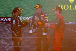 Lewis Hamilton, Max Verstappen en Charles Leclerc
