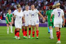 Engeland juicht na een goal tegen Noord-Ierland