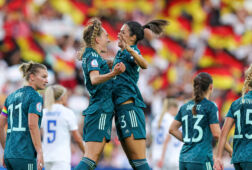 Duitsland juicht na een goal tegen Finland
