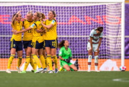 Zweden juicht na een goal tegen Portugal