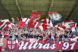 Het uitvak van FC Twente op bezoek bij NEC
