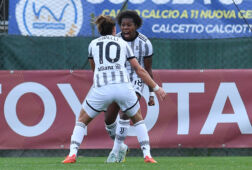 Lineth Beerensteyn juicht namens Juventus