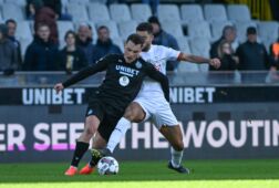 Ferran Jutgla in duel met Sofian Kiyine