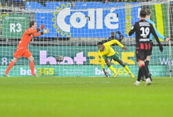 Xavier Mous baalt na een goal van Umaro Embalo