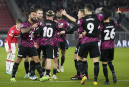 FC Utrecht viert een doelpunt tegen AZ