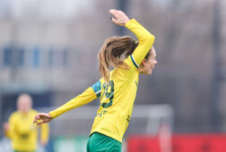 Tessa Wullaert juicht na haar goal tegen Feyenoord