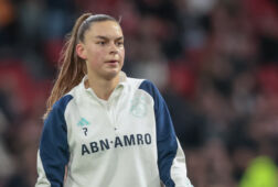 Romée Leuchter in de warming-up bij Ajax