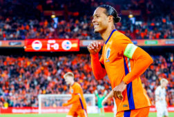Virgil van Dijk scoort voor Oranje