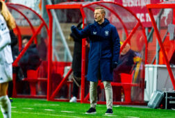 Joran Pot langs de lijn bij FC Twente - Real Madrid