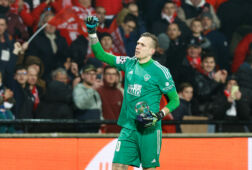 Marco Bizot tegen PSV