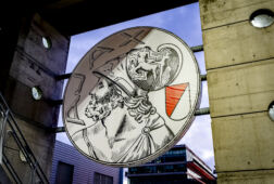 Het logo van Ajax bij de Johan Cruijff ArenA