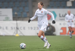 Akari Takeshige in actie namens Telstar
