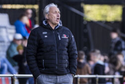 Robert Maaskant langs de lijn bij Helmond Sport