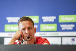 Luuk de Jong op een persconferentie