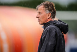 Andries Jonker in de regen