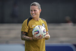 Sherida Spitse op de training van de OranjeLeeuwinnen