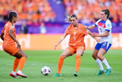 Esmee Brugts, Jill Roord en Ella Toone