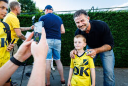 Carl Hoefkens met een jonge fan