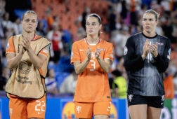 Ilse van der Zanden, Caitlin Dijkstra en Lize Kop na de EK-uitschakeling