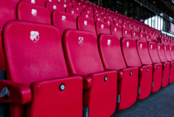 Stoelen met het logo van FC Utrecht in De Galgenwaard