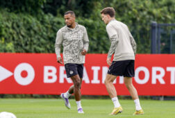 Alassane Pléa en Guus Til