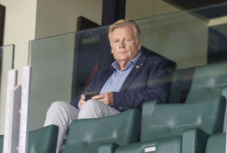 Mark Wotte op de tribune bij ADO Den Haag
