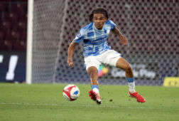 Alonzo Engwanda aan de bal