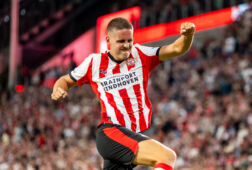 Joey Veerman viert zijn treffer tegen Sparta