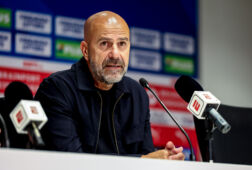 Peter Bosz op de persconferentie