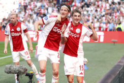 Wout Weghorst en Youri Baas