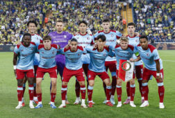 De teamfoto van Feyenoord voorafgaand het duel met Fenerbahçe